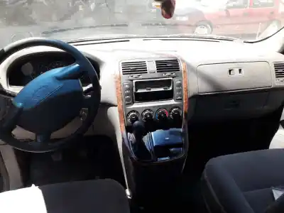 Sloopvoertuig kia carnival ii 2.9 crdi cat van het jaar 2003 aangedreven j3