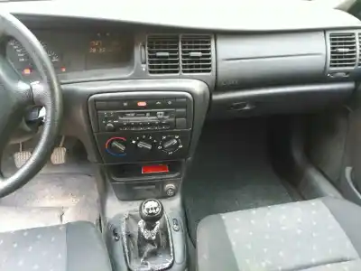 Veículo de Sucata opel vectra b berlina básico do ano 2002 alimentado z16xe