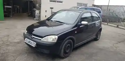 Sloopvoertuig opel corsa c club van het jaar 2003 aangedreven y17dt