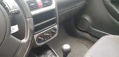 Sloopvoertuig opel corsa c club van het jaar 2003 aangedreven y17dt