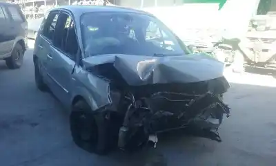 Veículo de Sucata renault scenic ii confort dynamique do ano 2003 alimentado 