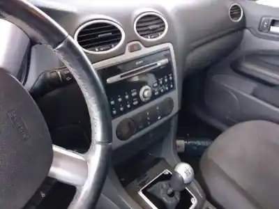 Veicolo di demolizione ford focus berlina (cap) ambiente (d) dell'anno 2007 alimentato hhda