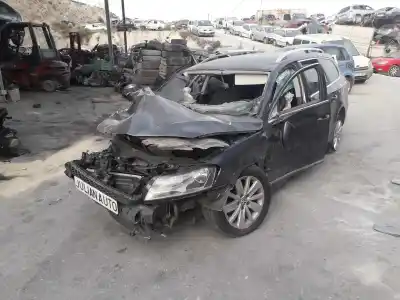Véhicule à la ferraille VOLKSWAGEN PASSAT VARIANT (365) Edition BlueMotion de l'année 2014 alimenté CAY