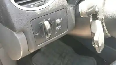 Veicolo di demolizione ford focus berlina (cap) ambiente (d) dell'anno 2005 alimentato hhda