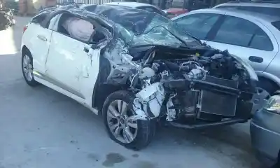 Здавання транспортного засобу citroen ds3 design року 2014 потужний 8h01