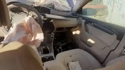 Véhicule à la ferraille volkswagen passat variant (365) edition bluemotion de l'année 2014 alimenté cffb