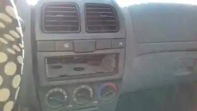 Veículo de Sucata hyundai accent (lc) gl 4p do ano 2003 alimentado g4ea