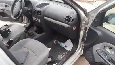 Здавання транспортного засобу renault clio ii fase ii (b/cb0) року 2003 потужний k9k704