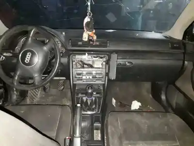 Veículo de Sucata audi a4 berlina (8e) 1.9 tdi do ano 2003 alimentado awx