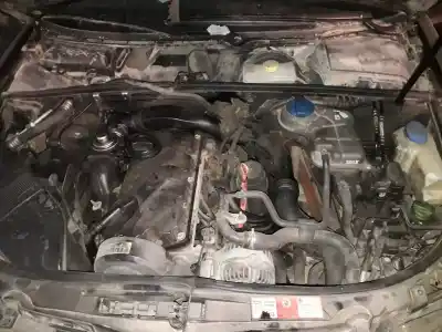 Veículo de Sucata audi a4 berlina (8e) 1.9 tdi do ano 2003 alimentado awx