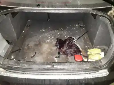 Veículo de Sucata audi a4 berlina (8e) 1.9 tdi do ano 2003 alimentado awx