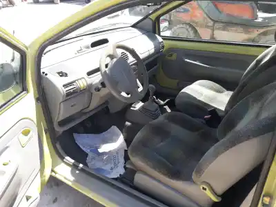Veicolo di demolizione renault twingo (co6) d4f702 dell'anno 1999 alimentato d7fb700