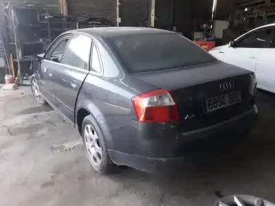 Veicolo di demolizione audi a4 berlina (8e) aym dell'anno 2002 alimentato aym