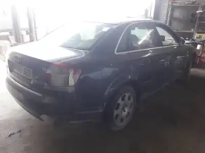 Veicolo di demolizione audi a4 berlina (8e) aym dell'anno 2002 alimentato aym