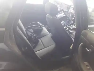 Veicolo di demolizione audi a4 berlina (8e) aym dell'anno 2002 alimentato aym