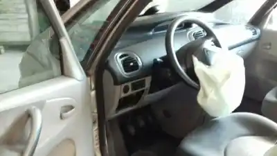 Veículo de Sucata citroen xsara picasso citroen xsara picasso hdi 110fap lx plus do ano 2005 alimentado rhy