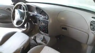 Здавання транспортного засобу ford fiesta berlina (dx) fiesta року 1999 потужний rtj