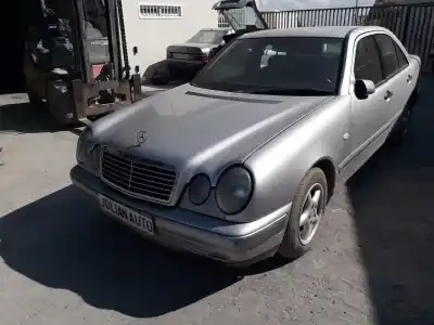 Здавання транспортного засобу MERCEDES-BENZ CLASE E (W210) BERLINA DIESEL  року 1997 потужний OM602982