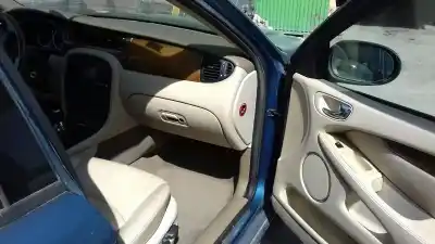 Scrapping Vehicle jaguar x-type 2.5 v6 of the year 2001 powered xb