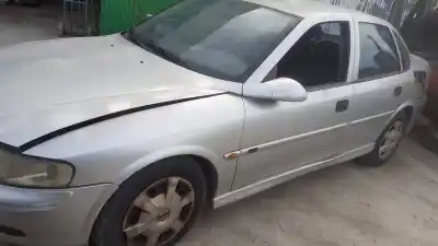 Sloopvoertuig opel vectra b berlina berlina van het jaar 2002 aangedreven z16xe