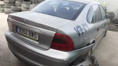 Sloopvoertuig opel vectra b berlina berlina van het jaar 2002 aangedreven z16xe
