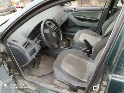 Sloopvoertuig skoda fabia (6y2/6y3) comfort van het jaar 2000 aangedreven aze