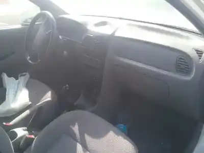 Veículo de Sucata kia rio ipanema berlina do ano 2001 alimentado a3e