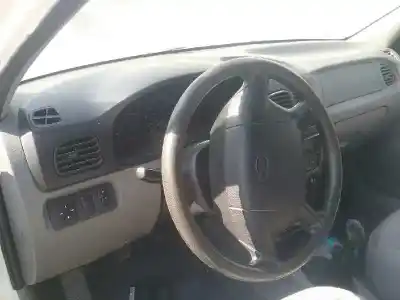 Veículo de Sucata kia rio ipanema berlina do ano 2001 alimentado a3e