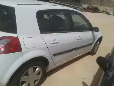 Sloopvoertuig renault megane ii berlina 5p authentique 82 cv / 60 kw van het jaar 2005 aangedreven k9k722