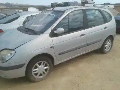 Scrapping Vehicle renault   of the year 1999 powered f4r744