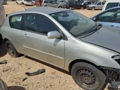 Sloopvoertuig toyota corolla (_e12_) 1.4 d (nde120_) van het jaar 2006 aangedreven 1ndtv