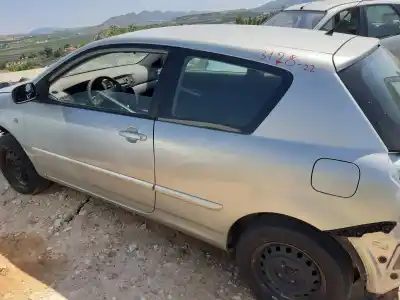 Sloopvoertuig toyota corolla (_e12_) 1.4 d (nde120_) van het jaar 2006 aangedreven 1ndtv