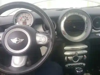 Veículo de Sucata BMW MINI (R56) Cooper D do ano 2001 alimentado 9HZDV6TED4