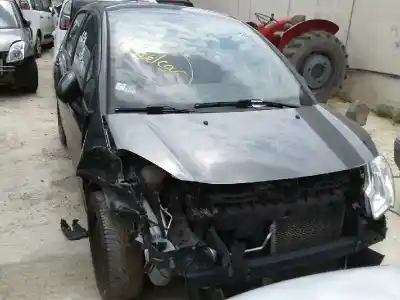 Veicolo di demolizione citroen c3 selection dell'anno 2001 alimentato 8hrdv4c