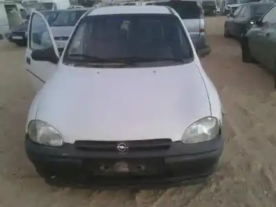 Sloopvoertuig opel corsa b fresh van het jaar 1995 aangedreven c14nz