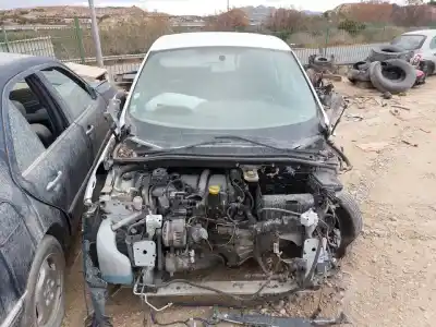 Verschrottungsfahrzeug RENAULT SCENIC III Authentique des Jahres 2001 angetrieben K9K846