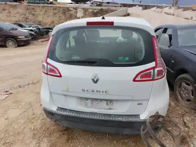 Véhicule à la ferraille renault scenic iii authentique de l'année 2001 alimenté k9k846