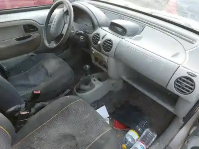 Scrapping Vehicle renault kangoo (f/kc0) authentique 4x4 of the year 2001 powered f9q r7