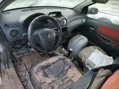 Veículo de Sucata citroen c2 empresa do ano 2004 alimentado 8hx