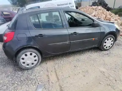 Veículo de Sucata RENAULT CLIO III 20 Aniversario 90 CV / 66 KW do ano 2007 alimentado K9K M7