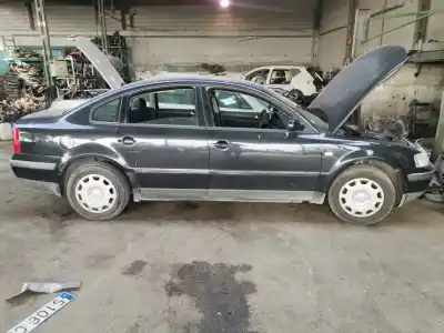 Verschrottungsfahrzeug VOLKSWAGEN PASSAT B5 (3B2)  des Jahres 2000 angetrieben AHU
