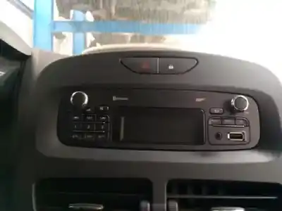 Veículo de Sucata renault clio iv (bh_) gasóleo 2014 5p do ano 2014 alimentado k9k 612