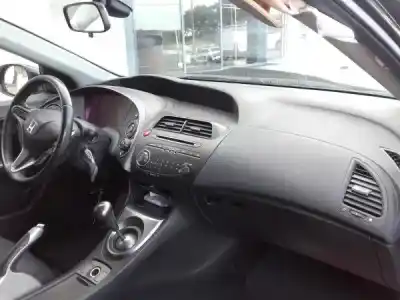 Verschrottungsfahrzeug honda civic viii hatchback (fn, fk) 2.2 ctdi (fk3) des jahres 0 angetrieben n22a2