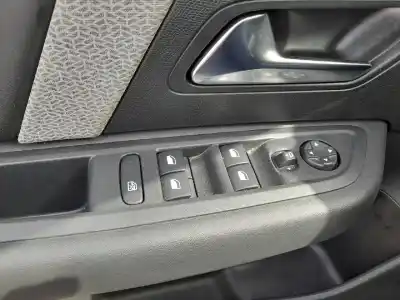 Veículo de Sucata citroen c4 iii gasóleo 2022 5p do ano 2022 alimentado 