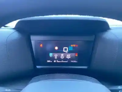 Veículo de Sucata citroen c4 iii gasóleo 2022 5p do ano 2022 alimentado 