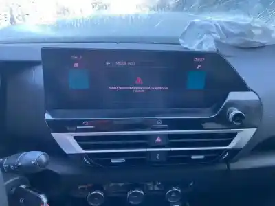 Veículo de Sucata citroen c4 iii gasóleo 2022 5p do ano 2022 alimentado 