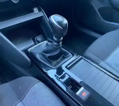 Veículo de Sucata citroen c4 iii gasóleo 2022 5p do ano 2022 alimentado 