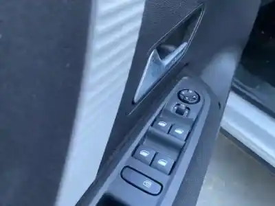 Veículo de Sucata citroen c4 iii gasóleo 2022 5p do ano 2022 alimentado 