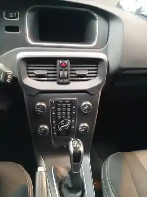 Здавання транспортного засобу VOLVO V40 HATCHBACK (525) D2 року 2016 потужний 