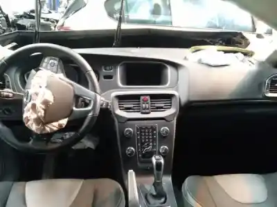 Здавання транспортного засобу volvo v40 hatchback (525) d2 року 2016 потужний 